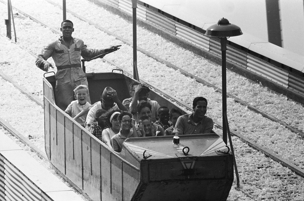 People enjoying rides at Riverview Amusement Park - Chicago Sun-Times