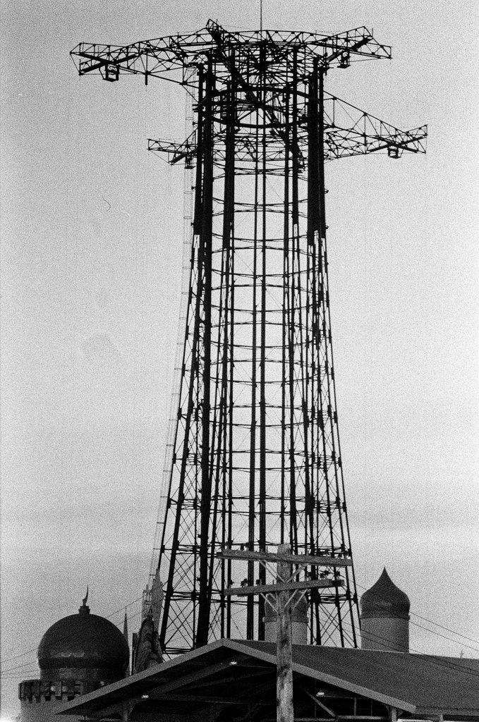 Pair-O-Chutes ride at Riverview Amusement Park - Chicago Sun-Times