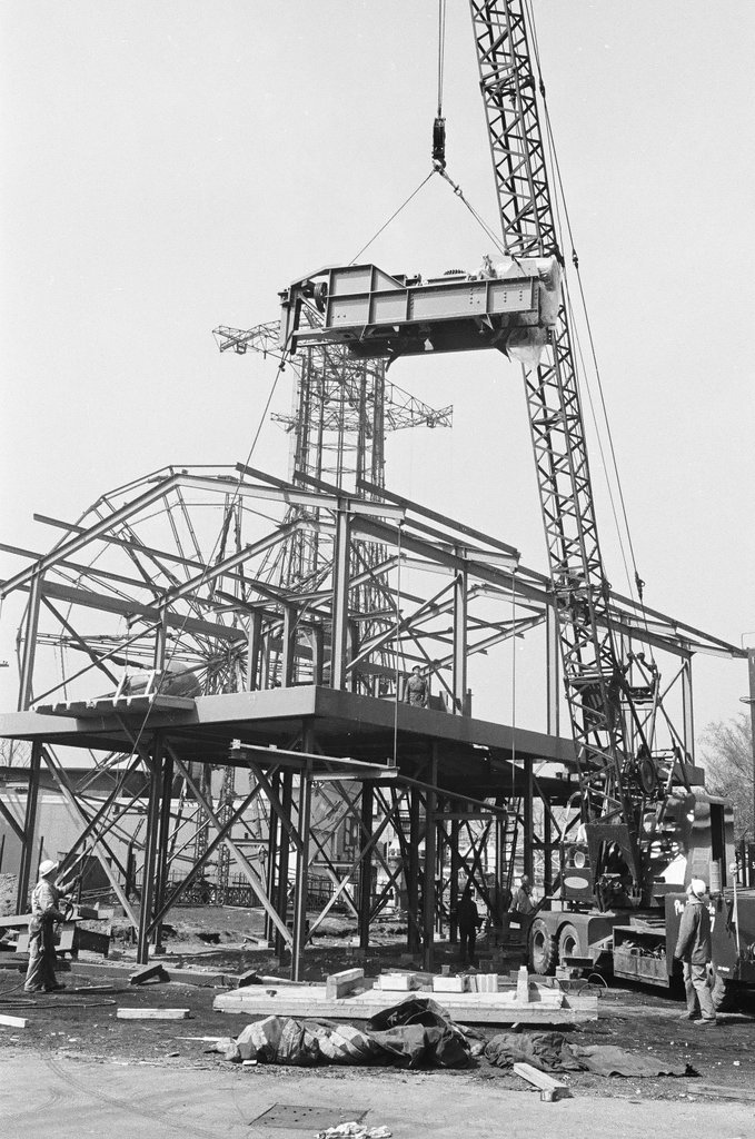 New ride under construction at Riverview Amusement Park - Chicago Sun-Times