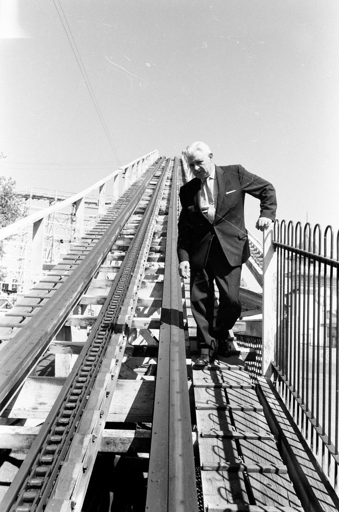 Inspecting rides at Riverview Amusement Park - Chicago Sun-Times