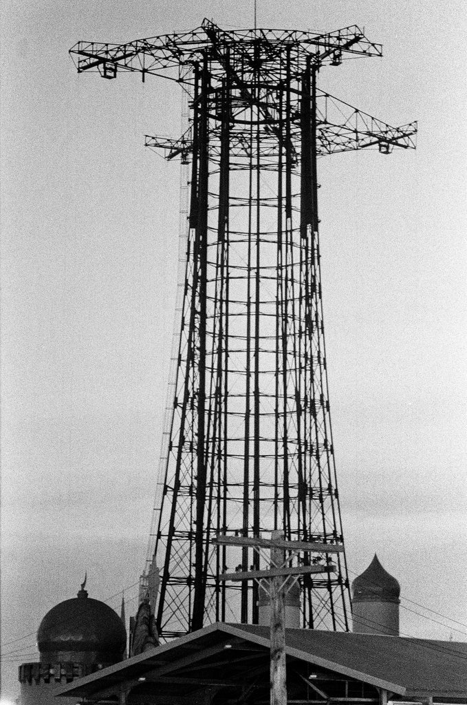 Pair-O-Chutes ride at Riverview Amusement Park - Chicago Sun-Times