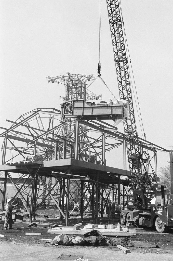 New ride under construction at Riverview Amusement Park - Chicago Sun-Times