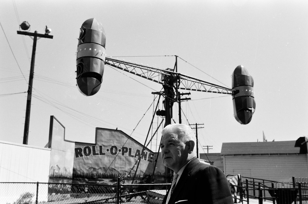 Inspecting rides at Riverview Amusement Park - Chicago Sun-Times