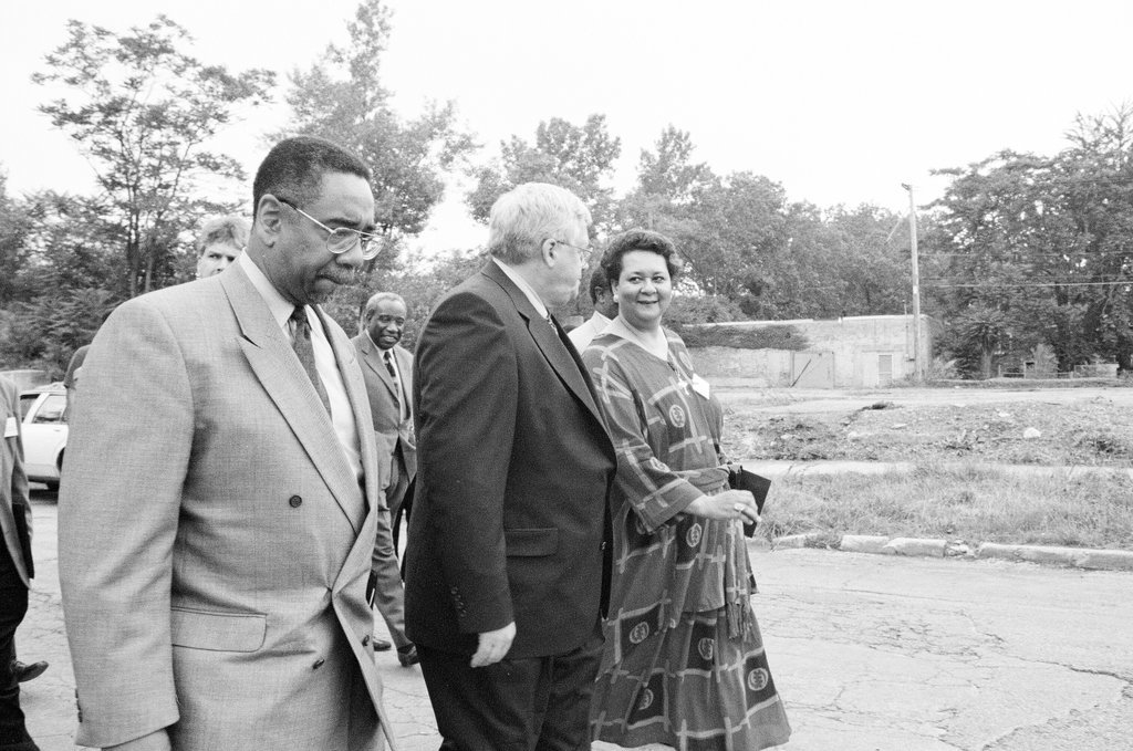 Bobby Rush tours Englewood community - Bob (Robert) Black for Chicago Sun-Times