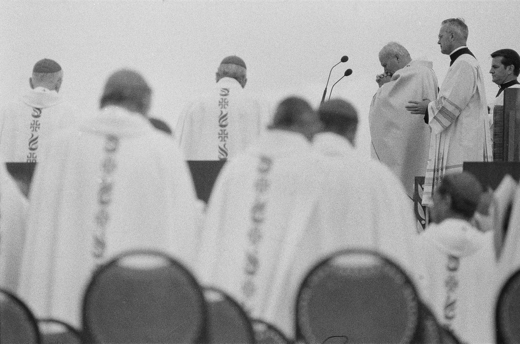 Pope John Paul II visits Chicago - Bob (Robert) Black for Chicago Sun-Times