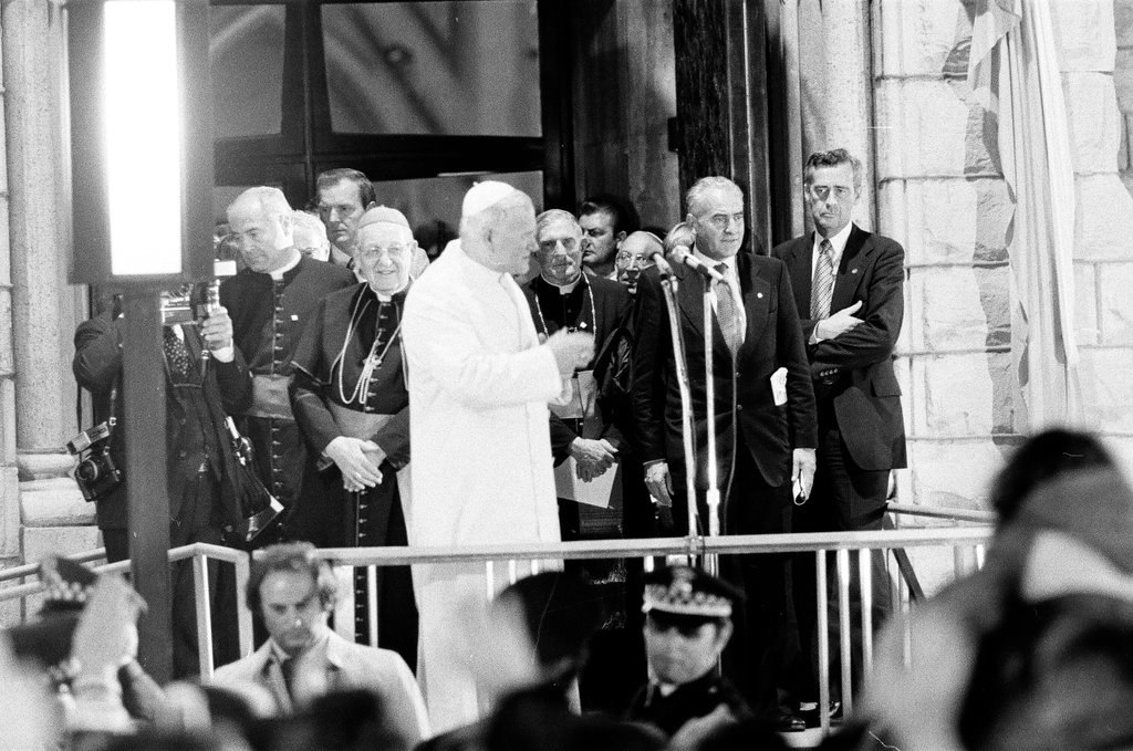 Pope John Paul II outside Holy Name Cathedral - Randy B. Leffingwell for Chicago Sun-Times
