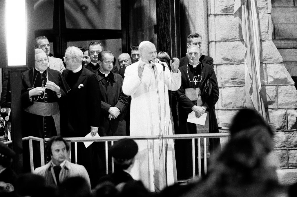 Pope John Paul II outside Holy Name Cathedral - Randy B. Leffingwell for Chicago Sun-Times