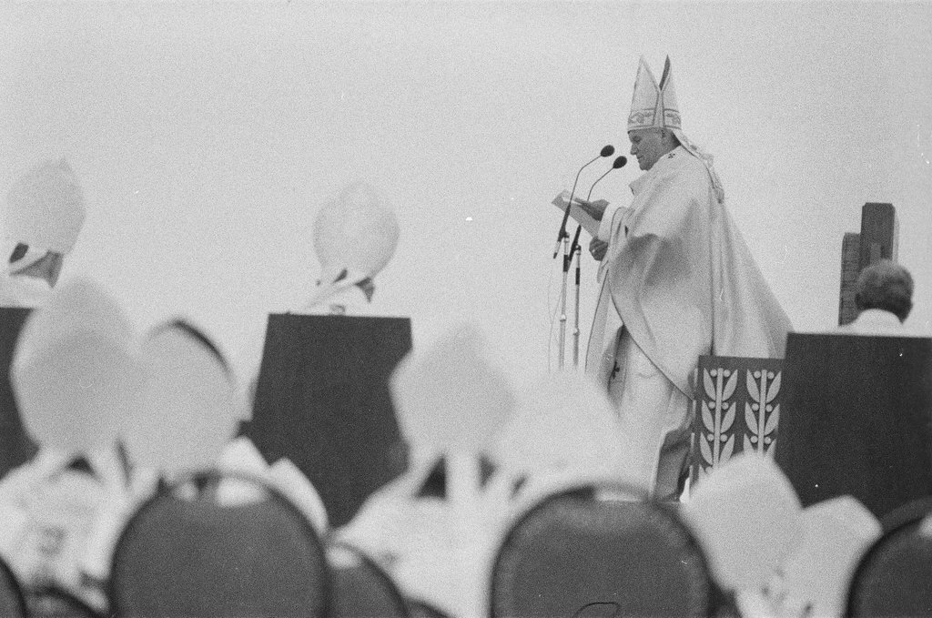 Pope John Paul II visits Chicago - Bob (Robert) Black for Chicago Sun-Times