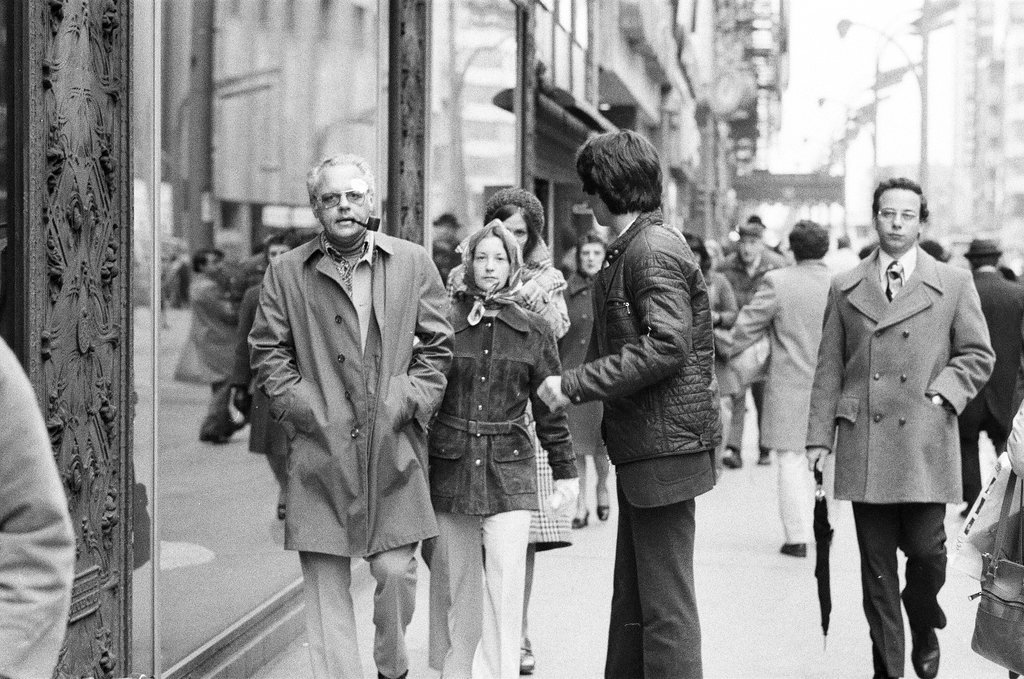 Bobby Shriver campaigns with father on State Street - Howard D. Simmons for Chicago Sun-Times