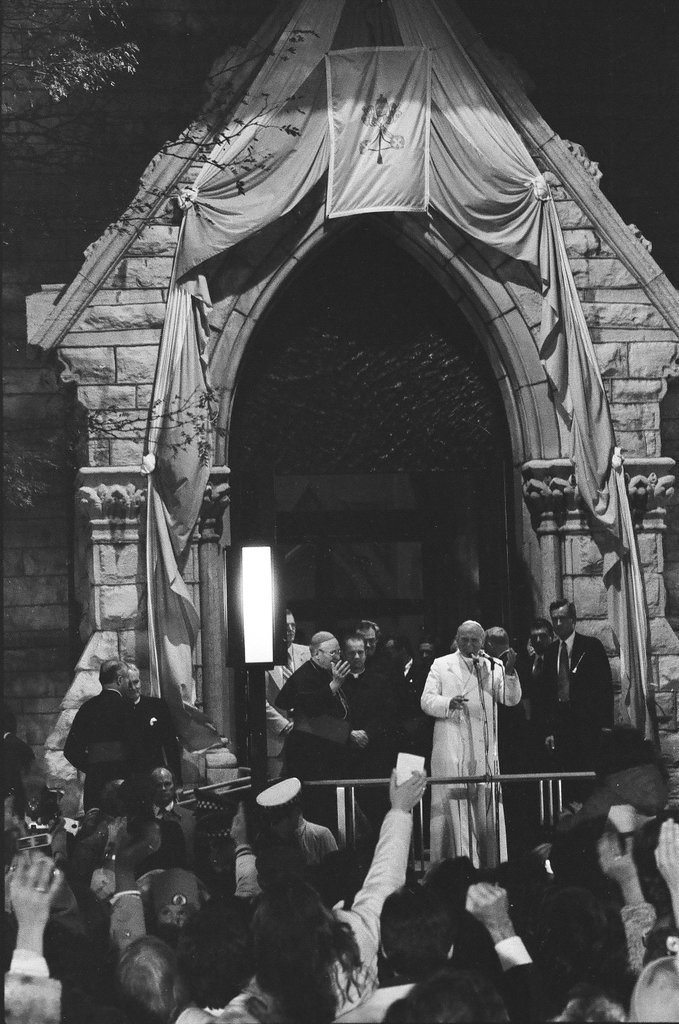 Pope John Paul II outside Holy Name Cathedral - Randy B. Leffingwell for Chicago Sun-Times