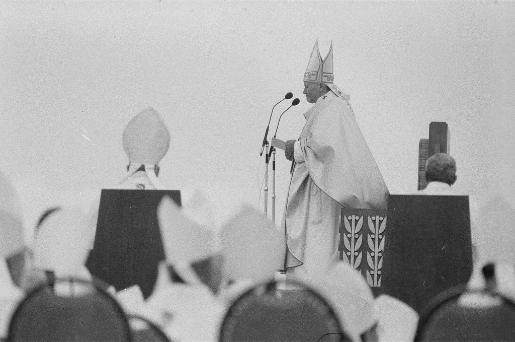 Pope John Paul II visits Chicago - Bob (Robert) Black for Chicago Sun-Times