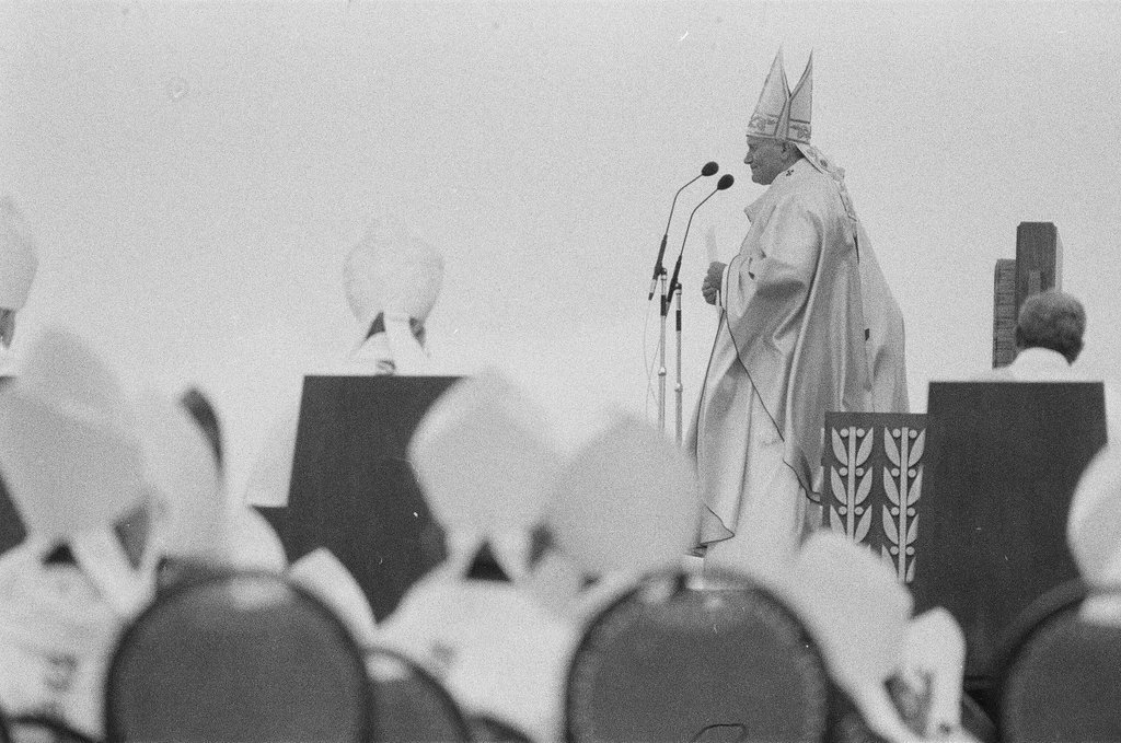 Pope John Paul II visits Chicago - Bob (Robert) Black for Chicago Sun-Times