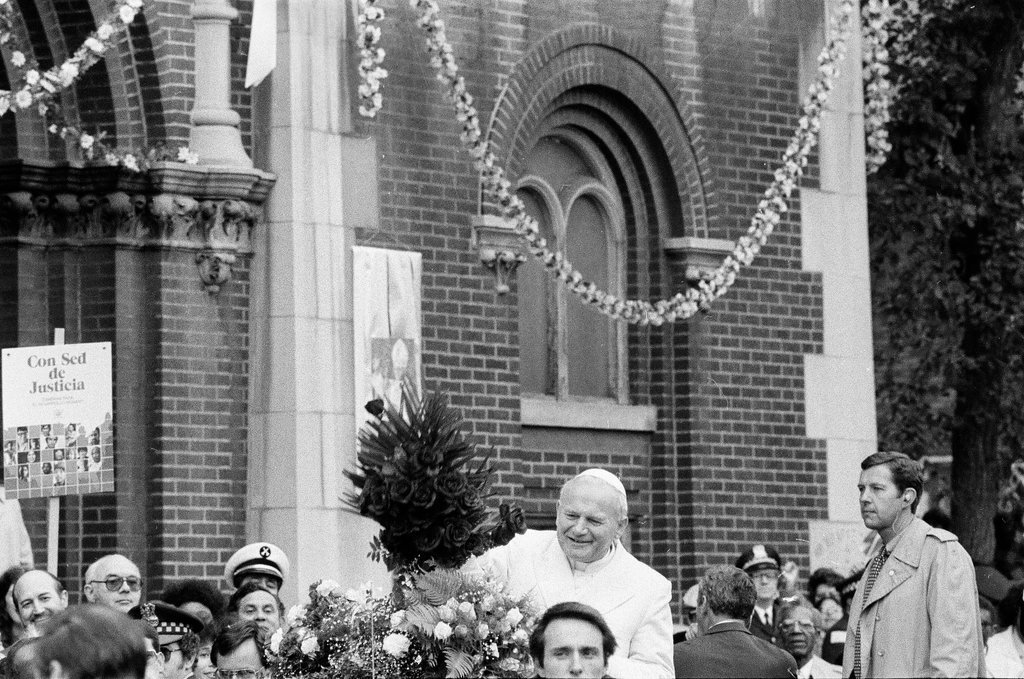 Pope John Paul II visits Chicago - Bob (Robert) Black for Chicago Sun-Times