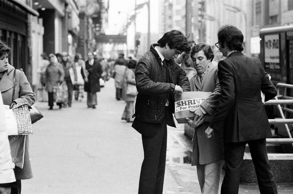 Bobby Shriver campaigns with father on State Street - Howard D. Simmons for Chicago Sun-Times