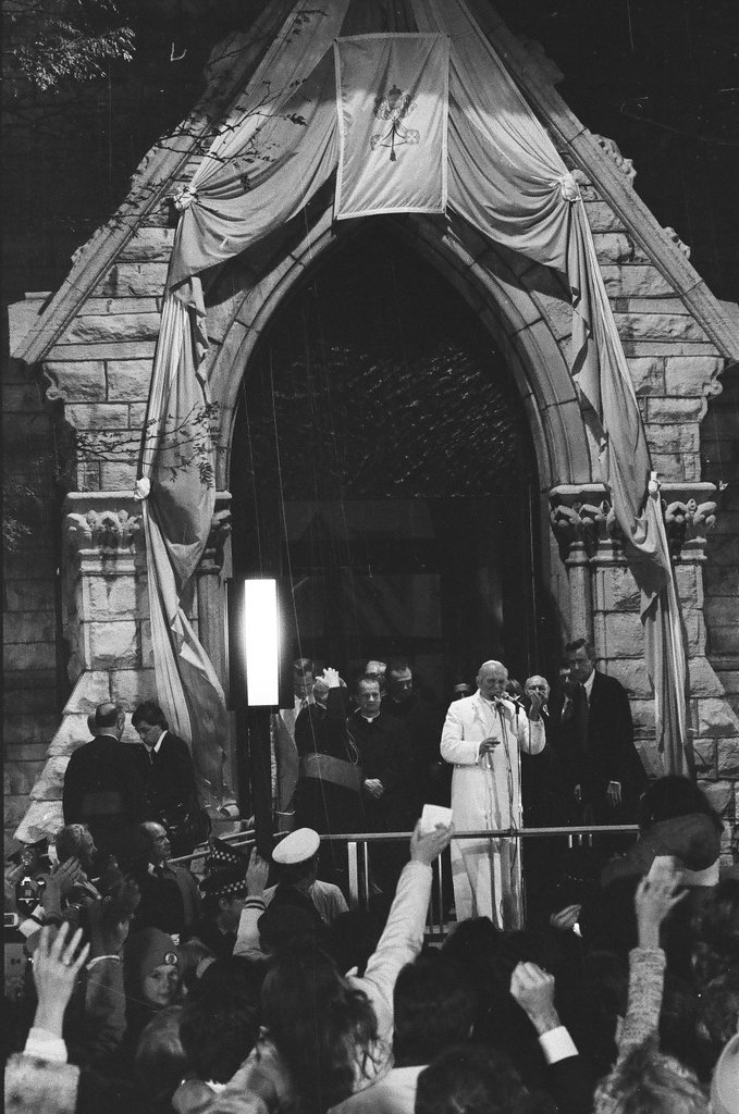 Pope John Paul II outside Holy Name Cathedral - Randy B. Leffingwell for Chicago Sun-Times