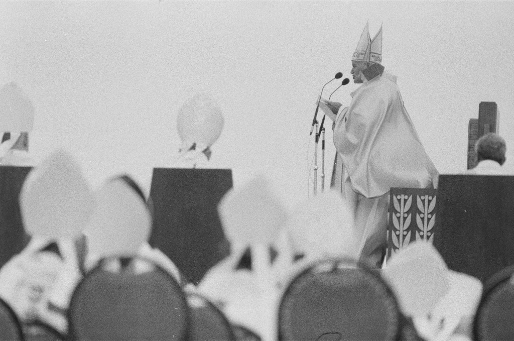 Pope John Paul II visits Chicago - Bob (Robert) Black for Chicago Sun-Times