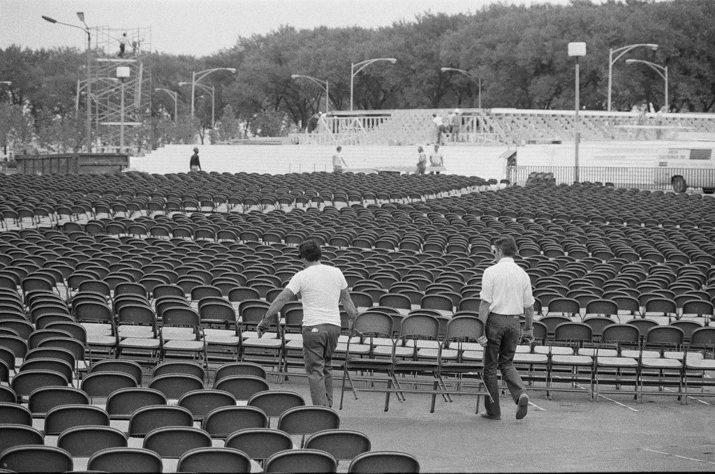 Workers building altar for Pope John Paul II in Grant Park - Richard Derk for Chicago Sun-Times
