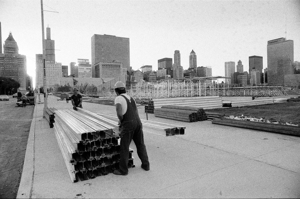 Papal altar construction for Pope's mass in Grant Park - Jack Lenahan for Chicago Sun-Times