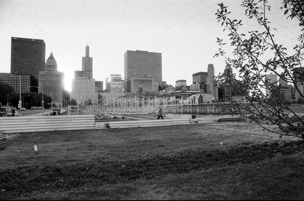 Papal altar construction for Pope's mass in Grant Park - Jack Lenahan for Chicago Sun-Times