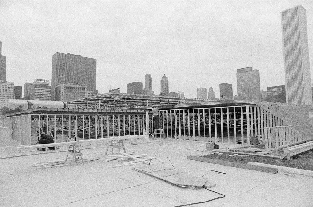 Workers building altar for Pope John Paul II in Grant Park - Richard Derk for Chicago Sun-Times