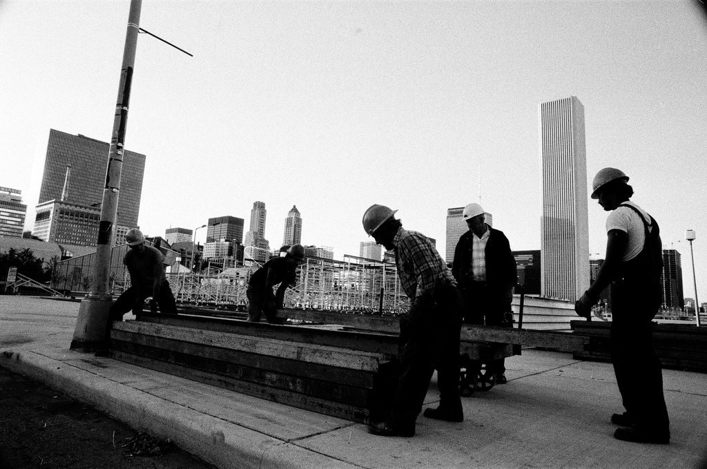Papal altar construction for Pope's mass in Grant Park - Jack Lenahan for Chicago Sun-Times