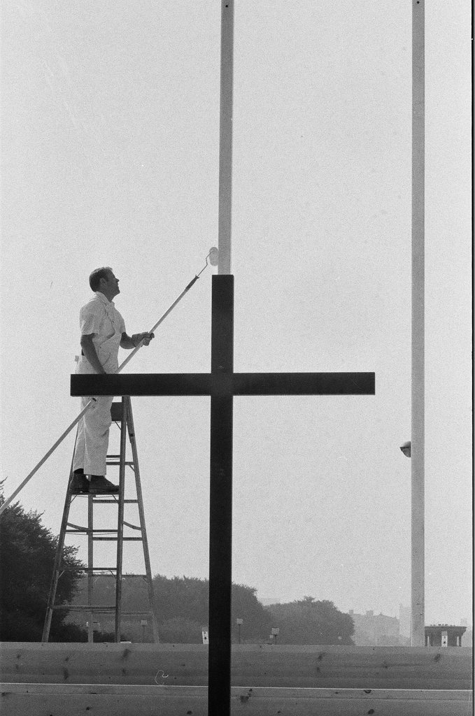 Work being done on Papal altar - Jerry Tomaselli for Chicago Sun-Times