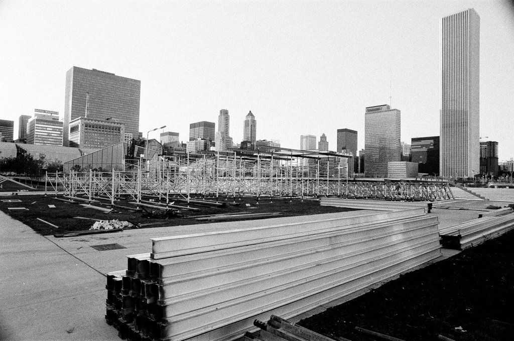 Papal altar construction for Pope's mass in Grant Park - Jack Lenahan for Chicago Sun-Times