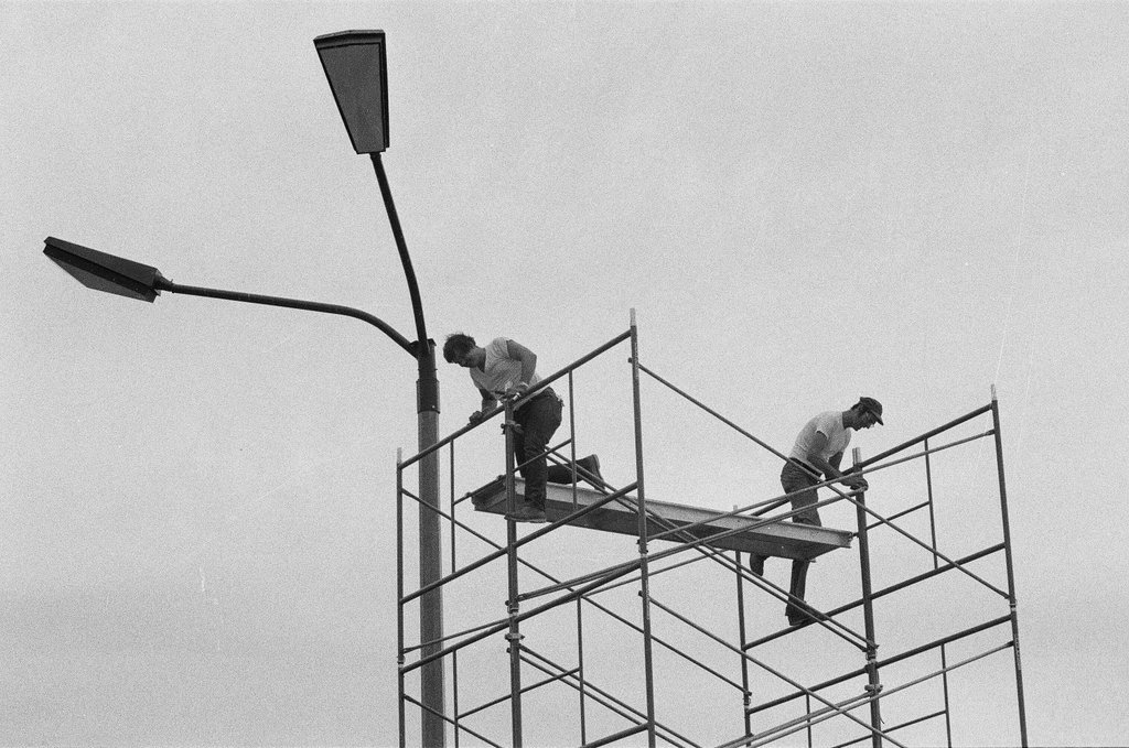 Workers building altar for Pope John Paul II in Grant Park - Richard Derk for Chicago Sun-Times