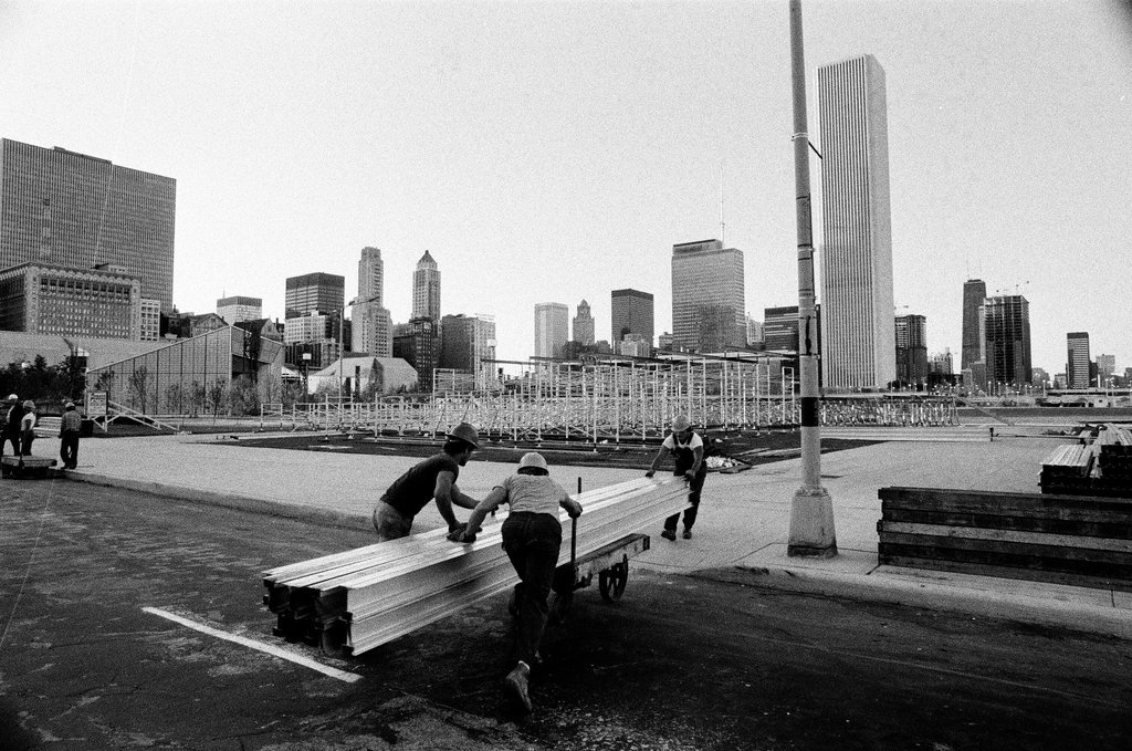 Papal altar construction for Pope's mass in Grant Park - Jack Lenahan for Chicago Sun-Times