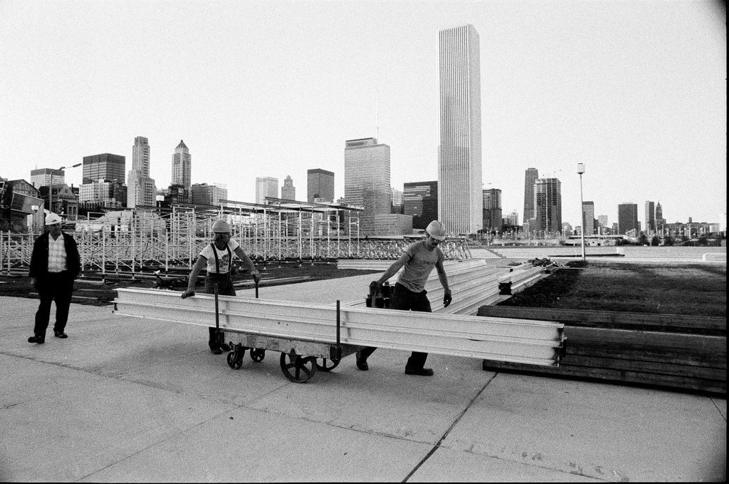 Papal altar construction for Pope's mass in Grant Park - Jack Lenahan for Chicago Sun-Times