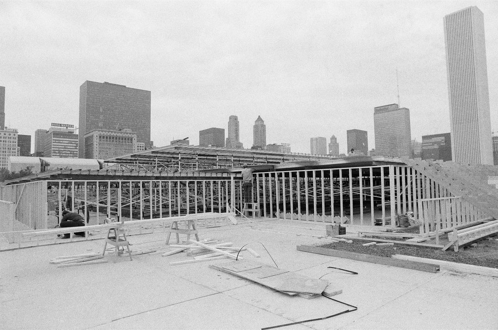 Workers building altar for Pope John Paul II in Grant Park - Richard Derk for Chicago Sun-Times