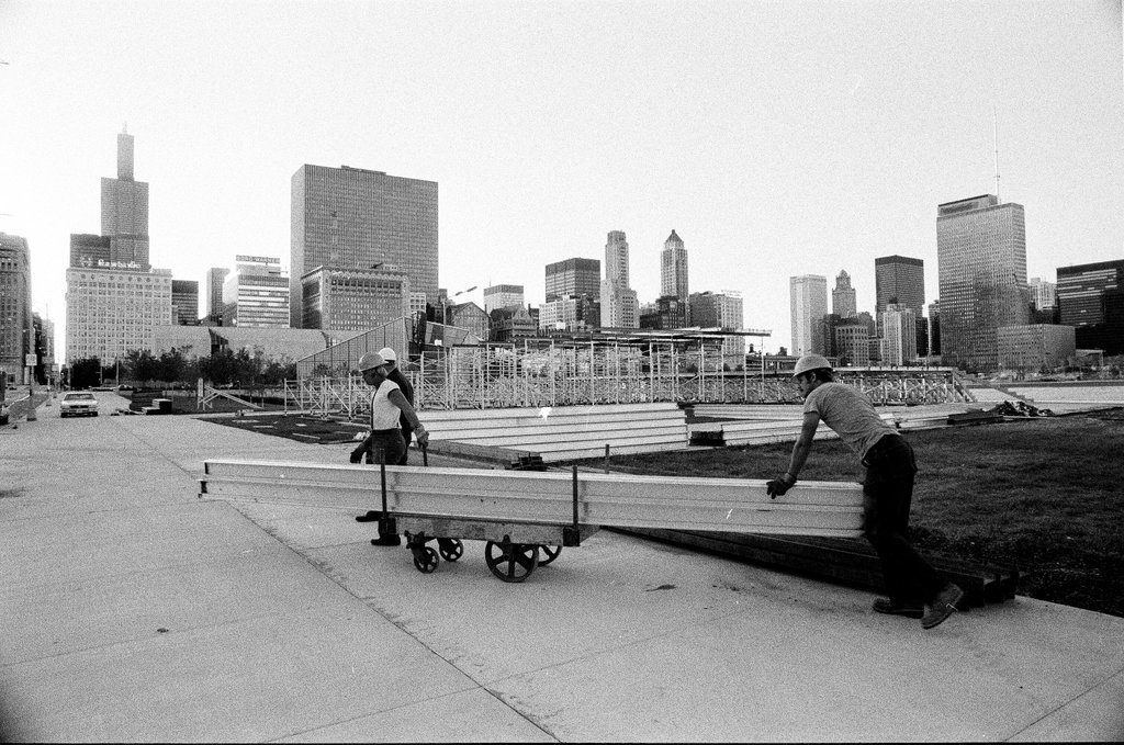 Papal altar construction for Pope's mass in Grant Park - Jack Lenahan for Chicago Sun-Times