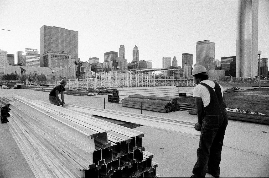 Papal altar construction for Pope's mass in Grant Park - Jack Lenahan for Chicago Sun-Times