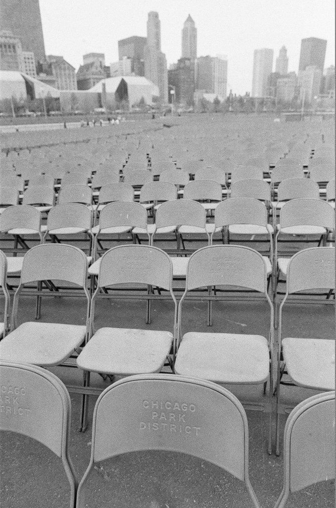 Workers building altar for Pope John Paul II in Grant Park - Richard Derk for Chicago Sun-Times