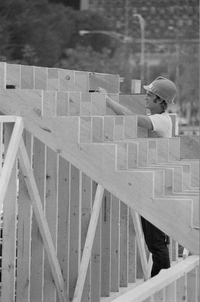 Workers building altar for Pope John Paul II in Grant Park - Richard Derk for Chicago Sun-Times