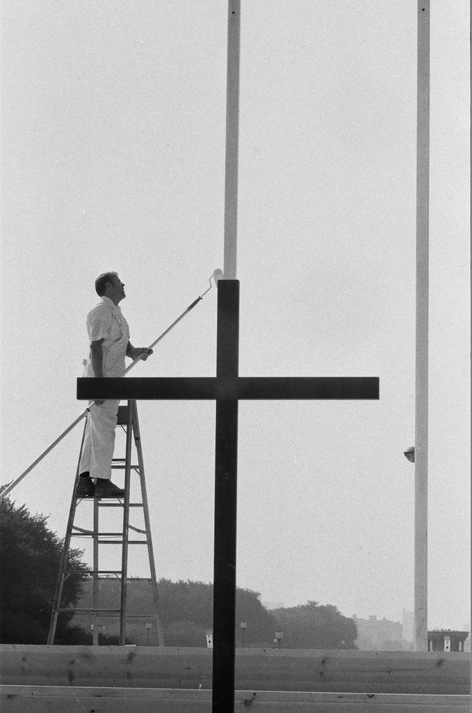 Work being done on Papal altar - Jerry Tomaselli for Chicago Sun-Times