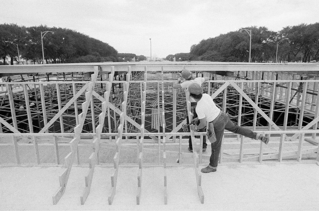 Workers building altar for Pope John Paul II in Grant Park - Richard Derk for Chicago Sun-Times