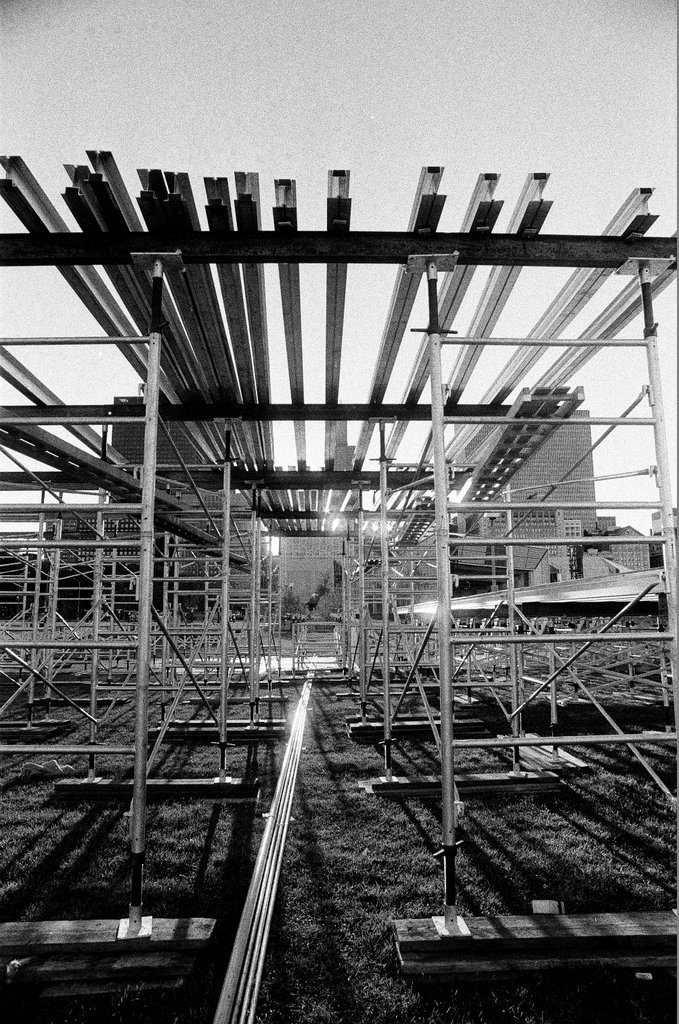 Papal altar construction for Pope's mass in Grant Park - Jack Lenahan for Chicago Sun-Times