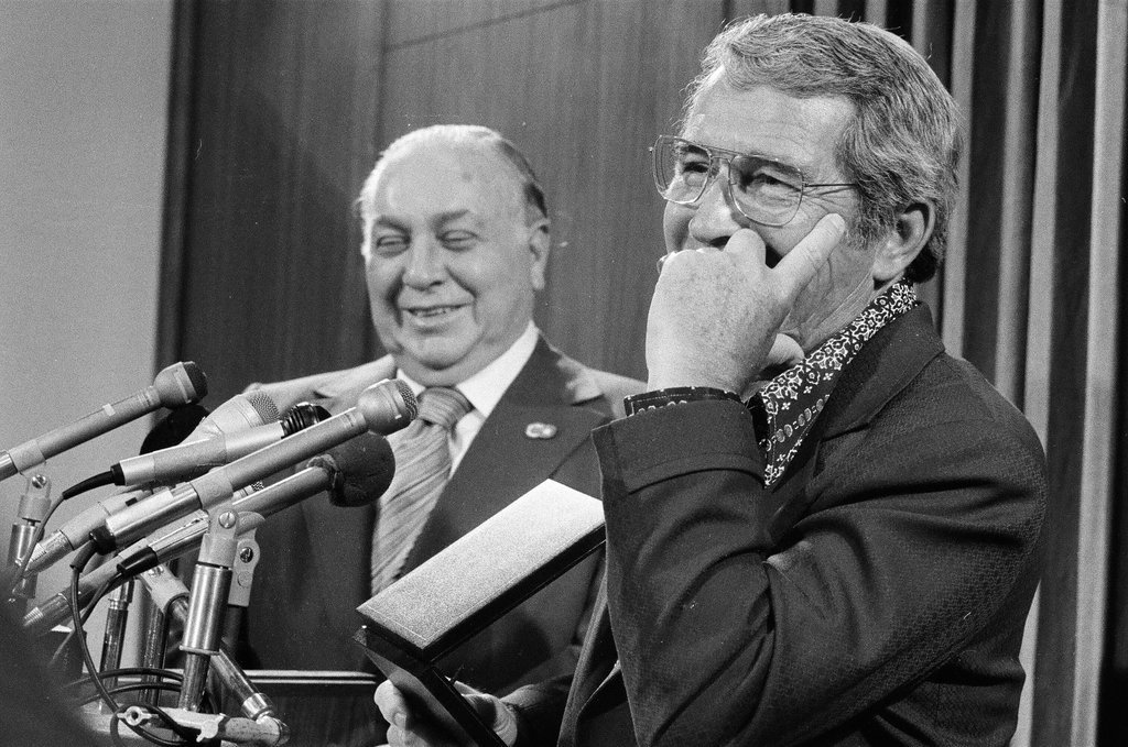 Perry Como meets with Richard J. Daley - James (Jim) Klepitsch for Chicago Sun-Times