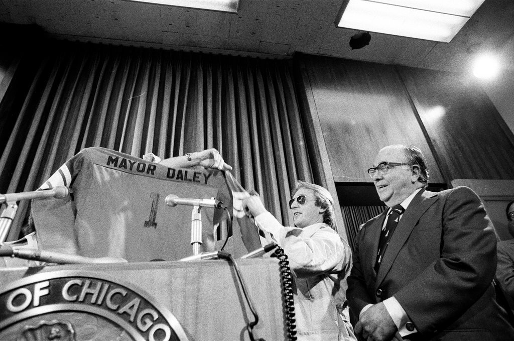 Band Chicago presents shirt to Mayor Richard Daley - John Tweedle for Chicago Sun-Times