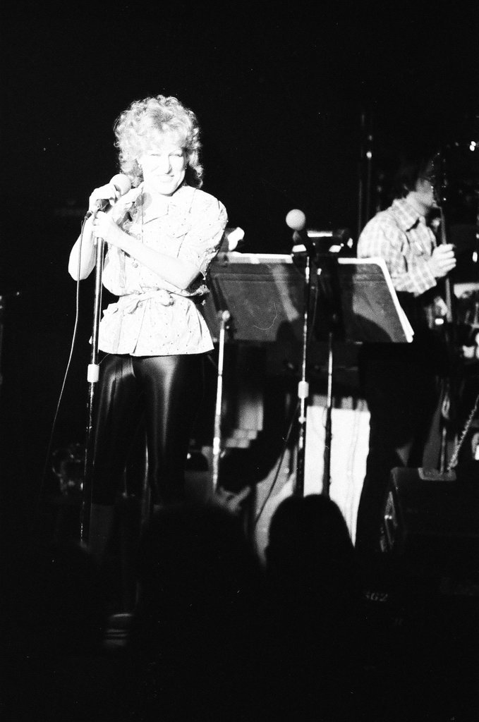 Bette Midler performs at Park West - Martha Hartnett for Chicago Sun-Times