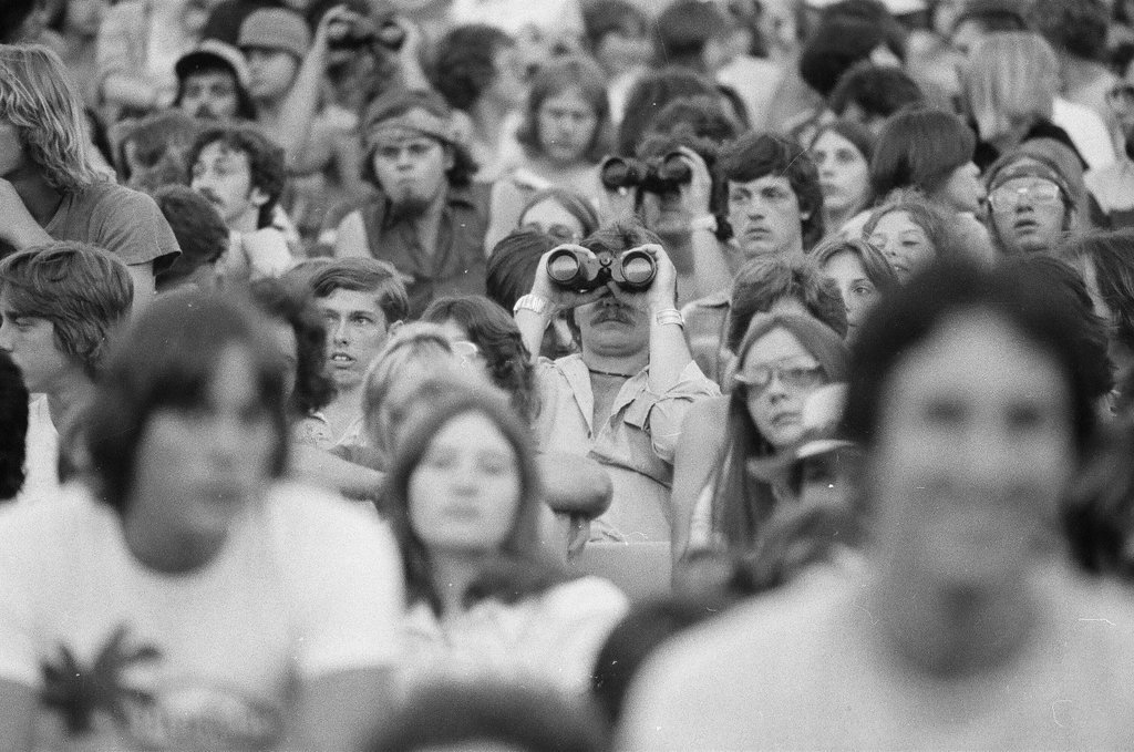 Massive crowd at Pink Floyd performance - Bob (Robert) Black for Chicago Sun-Times