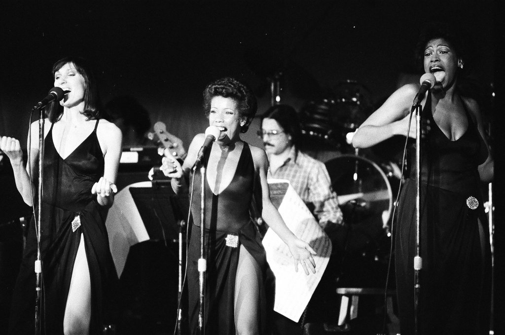 Bette Midler performs at Park West - Martha Hartnett for Chicago Sun-Times