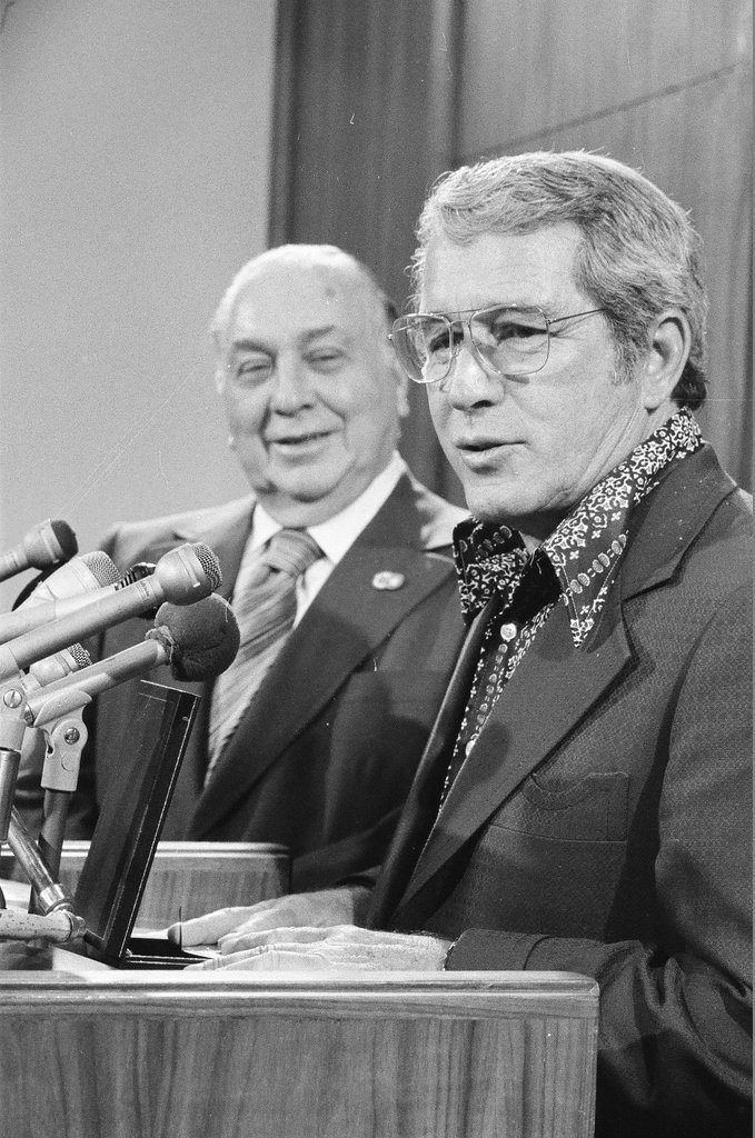 Perry Como meets with Richard J. Daley - James (Jim) Klepitsch for Chicago Sun-Times