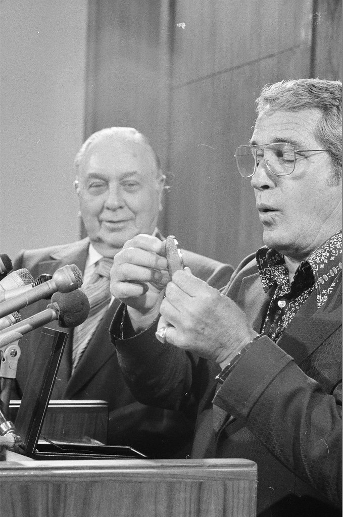 Perry Como meets with Richard J. Daley - James (Jim) Klepitsch for Chicago Sun-Times