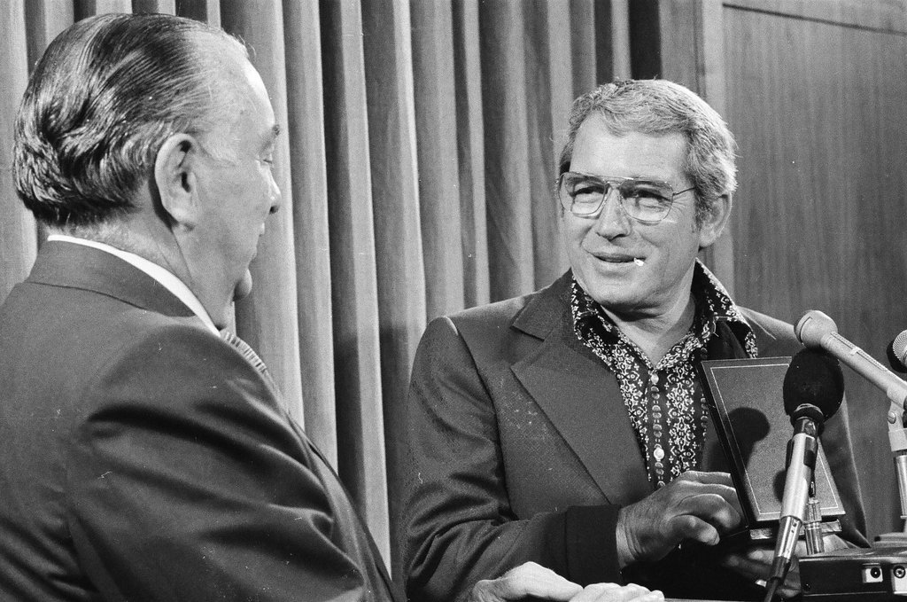 Perry Como meets with Richard J. Daley - James (Jim) Klepitsch for Chicago Sun-Times
