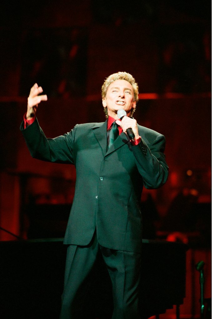 Barry Manilow  performs at Rosemont Theatre - Jon Sall for Chicago Sun-Times