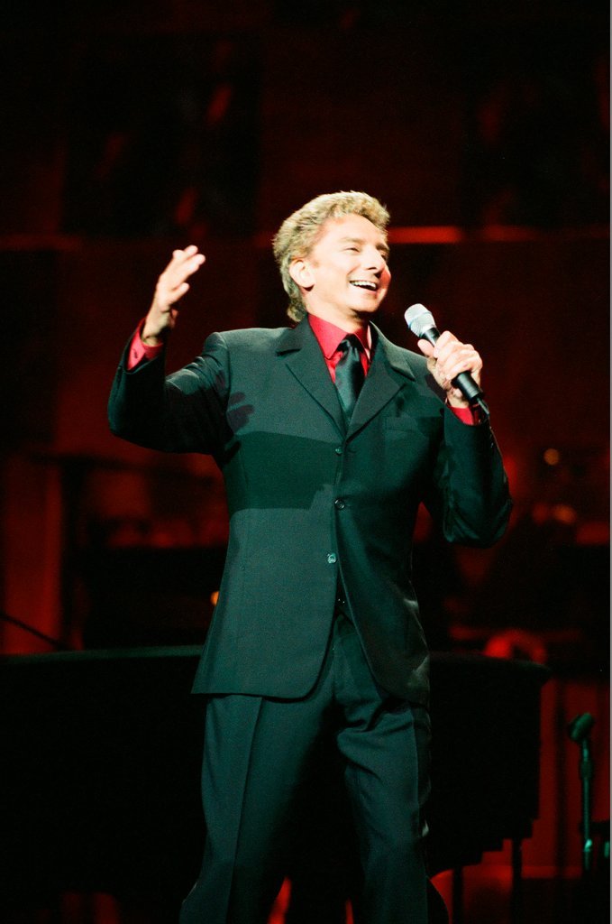 Barry Manilow  performs at Rosemont Theatre - Jon Sall for Chicago Sun-Times