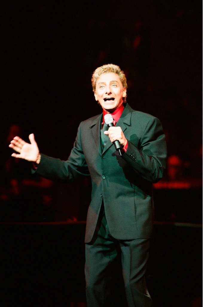 Barry Manilow  performs at Rosemont Theatre - Jon Sall for Chicago Sun-Times