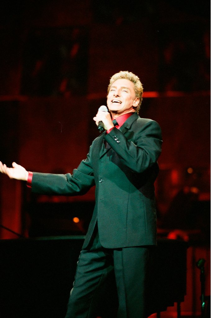Barry Manilow  performs at Rosemont Theatre - Jon Sall for Chicago Sun-Times